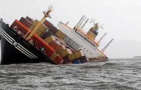 غرق شدن کشتی حامل 750 تن سوخت در مجاورت سواحل تونس+ویدئو