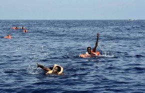 وفاة وفقدان 35 مهاجرا إثر غرق قاربهم قبالة ليبيا