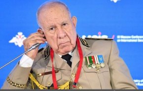 قائد الجيش الجزائري يتهم 'أطرافا مأجورة' بزرع الفتنة بين الشعب 
