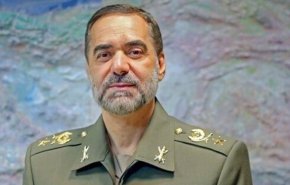 وزير الدفاع الايراني: الجيش رمز للردع والاقتدار والامن
