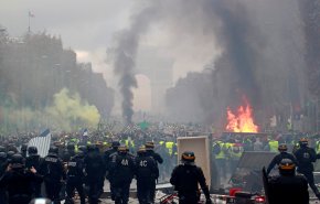 'لا لوبان لا ماكرون'... احتجاجات في باريس ضد 'اليمين المتطرف والفاشية'