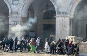 تعرض مجدد اشغالگران صهیونیست به مسجد الاقصی/ زخمی شدن ۱۲ فلسطینی در کرانه باختری 