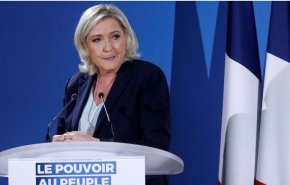 قبل أسبوع من الجولة الأخيرة للانتخابات الفرنسية.. لوبان تتراجع عن حظر الحجاب 