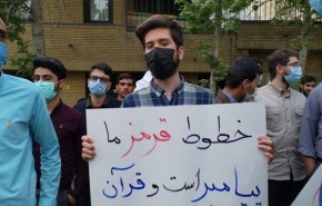 تجمع طلابي أمام السفارة السويدية في طهران