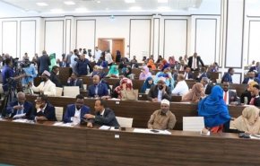 'الشباب' الإرهابية تقصف البرلمان الصومالي في أولى جلساته
