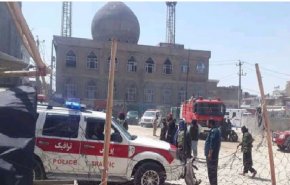 انفجار در بزرگ ترین مسجد شیعیان در مزارشریف/ ۳۱ شهید و ۸۷ زخمی/داعش مسئولیت را به عهده گرفت
 + فیلم و تصاویر