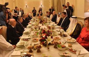 مائدة السفير السعودي لاتباعه في لبنان تثير انتقادات واسعة