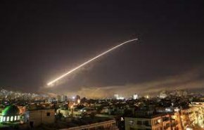 بالفيديو...الدفاعات الجوية السورية تتصدى لعدوان صهيوني في سماء دمشق