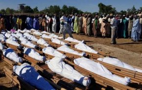 دفن ضحايا انفجار مصفاة النفط في نيجيريا بمقابر جماعية