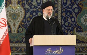 الرئيس الإيراني يكرم خدمة القرآن الكريم