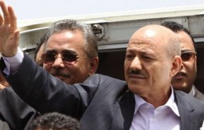 سفر رئیس «شورای رهبری ریاست جمهوری یمن» به امارات همزمان با «پسرفت» طرح آتش‌بس