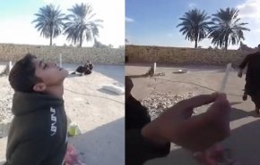 مشهد صادم؛ عراقي يستخدم طفلاً لاستعراض مهاراته في التصويب بالسلاح.. والسلطات تعتقله
