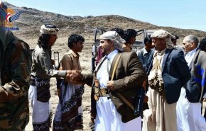 اليمن.. هيئة الزكاة تقدم قافلة عيدية للمرابطين في جبهة ناطع بالبيضاء