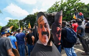 افزایش درگیری‌های خشونت‌آمیز در سریلانکا؛ نخست وزیر استعفا داد