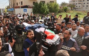 شاهد: أهالي جنين يشيعون جثمان المراسلة شيرين ابوعاقلة