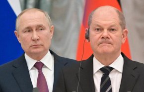 بوتين وشولتز يبحثان هاتفيا الوضع في أوكرانيا