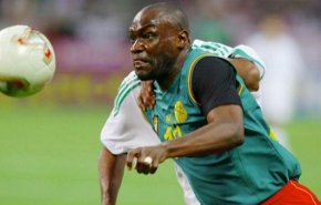 رسميا..أسطورة كرة القدم الكاميرونية باتريك مبوما يعتنق الإسلام+ فيديو
