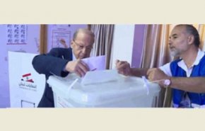 مقامات لبنان آرای خود را به صندوق های رای انداختند+ تصاویر