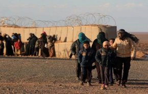 سوريا.. عائلات جديدة تغادر مخيم الركبان نحو حمص