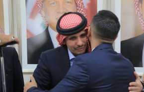 ملك الأردن يفرض الإقامة الجبرية على أخيه الأمير حمزة

