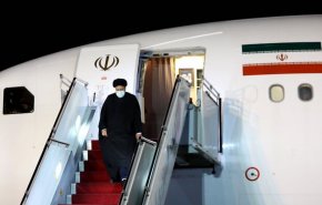 الرئيس الايراني يعود الى طهران بعد اختتام زيارته لعمان