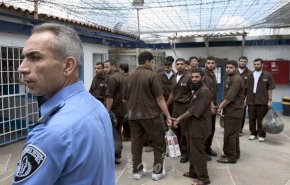 توتر في سجن النقب إثر اقتحام الاحتلال غرفة الأسير الريماوي