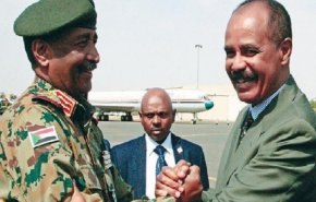 البرهان يؤكد رغبة السودان في تعزيز علاقاته مع إريتريا
