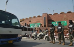 الحكومة الباكستانية تسمح بنشر الجيش في المنطقة الحمراء بإسلام آباد  