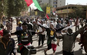 شلیک گاز اشک آور به سمت معترضان سودانی 