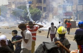 مظاهرات جديدة في السودان رفضاً للانقلاب.. والعسكر يقمع المحتجين