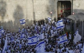 انطلاق 'مسيرة الأعلام' الاستفزازية والفلسطينيون يردون بمسيرات أعلام فلسطينية
