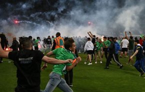 سقوط تیم سنت اتین به لیگ دو فرانسه با بدرقه کتک هواداران خشمگین +فیلم