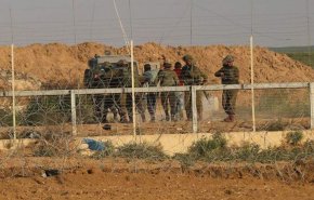 الاحتلال يعتقل ثلاثة فلسطينيين شرق خان يونس