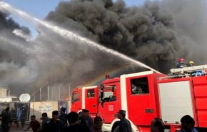 آتش‌سوزی گسترده در یک مرکز تجاری در بصره