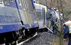 ۵ کشته و ۴۴ زخمی در حادثه واژگونی قطار آلمانی