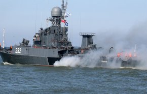 اسطول البلطيق الروسي يجري مناورات بحرية واسعة
