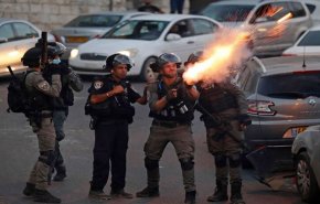 الاحتلال يطلق قنابل الغاز على اهالي حي سلوان