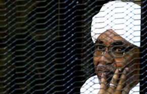 السلطات السودانية تسمح للبشير بحضور مراسم عزاء زوجته
