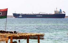 ليبيا.. جماعة تغلق ميناء السدرة سمحت بتحميل ناقلة نفط