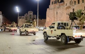 شاهد.. اشتباكات عنيفة بين مجموعتين مسلحتين في طرابلس تصدم الليبيين