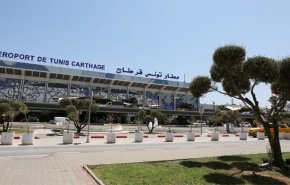 الإضراب في تونس يشل حركة الطيران والنقل والموانئ