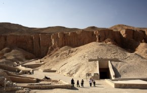 اختراق مصر القديمة بعد اكتشاف 'باب زائف' إلى 'عالم سفلي' داخل مقبرة!