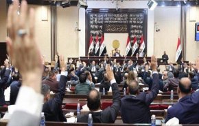 64 نائبا يؤدون اليمين الدستورية بدلا عن نواب الكتلة الصدرية 
