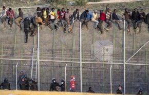 مصرع 18 مهاجرا أثناء محاولتهم اقتحام الحدود المغربية الإسبانية