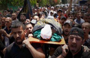 الفلسطينيون يشيعون جثمان الشهيد محمد مرعي في جنين