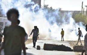 المتظاهرون السودانيون يطالبون الانتقام لقتلی الخميس 