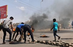 الأمن السوداني يطلق الغاز المسيل للدموع على متظاهري الخرطوم