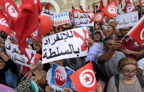 شاهد.. مشروع الدستور الجديد يثير جدلاً في تونس 