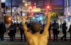 بازگشت اعتراضات به خیابان‌های آمریکا؛ پلیس گاز اشک‌آور شلیک کرد + فیلم