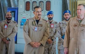 بازدید فرمانده نظامی آمریکا از یک پایگاه نظامی در عربستان